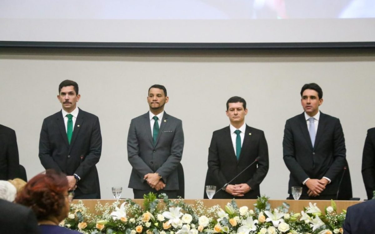 Nova diretoria da ADEPEPE e Defensor Público Geral de Pernambuco tomam posse